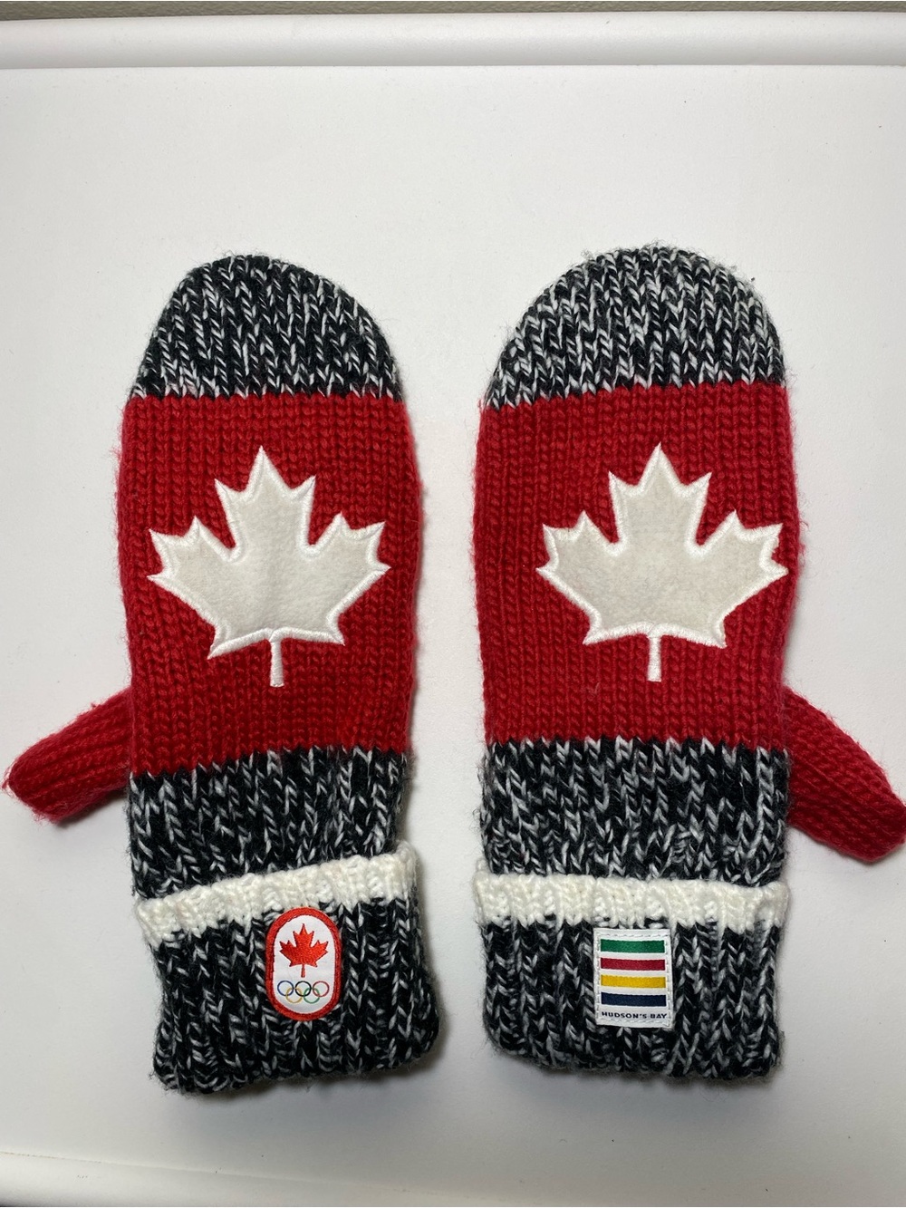 Hudson’s Bay Canadian Olympic Team Mittens Adult Size Small
